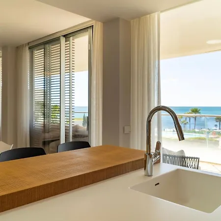 Modern 3-bedroom Luxury With Panoramic Sea Views The Edge, * إِستيبونا