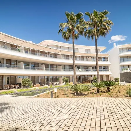 Modern 3-bedroom Luxury With Panoramic Sea Views The Edge, Apartment