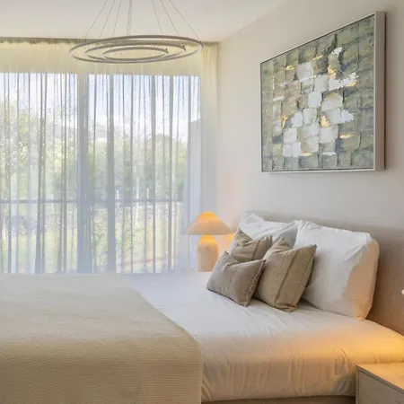 Modern 3-bedroom Luxury With Panoramic Sea Views The Edge, *
