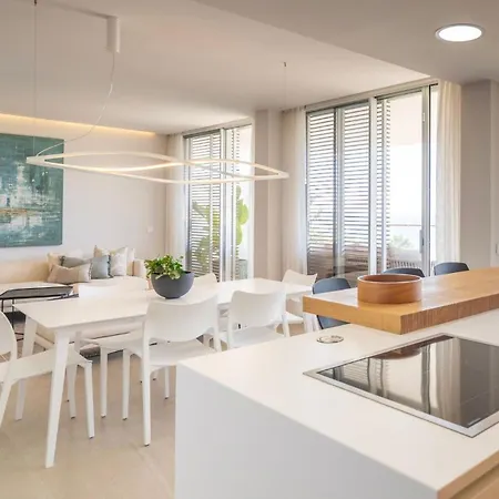 Modern 3-bedroom Luxury With Panoramic Sea Views The Edge,