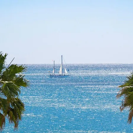 Modern 3-bedroom Luxury With Panoramic Sea Views The Edge, شقة