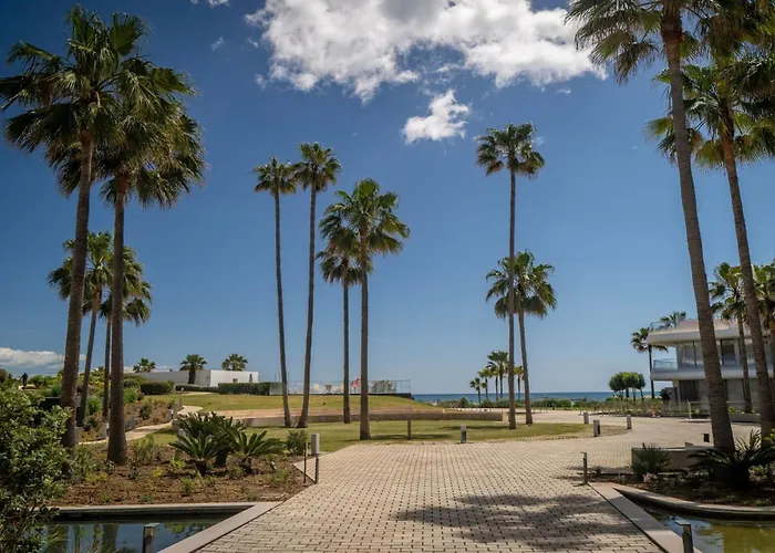 Modern 3-bedroom Luxury With Panoramic Sea Views The Edge,