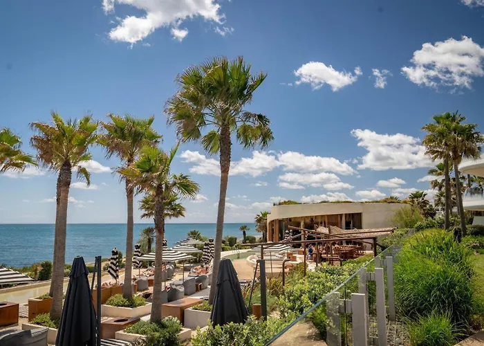 Modern 3-bedroom Luxury With Panoramic Sea Views The Edge,