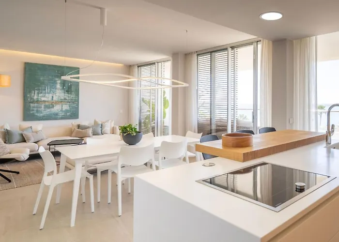 Modern 3-bedroom Luxury With Panoramic Sea Views The Edge,