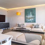 Modern 3-bedroom Luxury With Panoramic Sea Views The Edge, Appartement