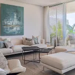 Modern 3-bedroom Luxury With Panoramic Sea Views The Edge, Appartement