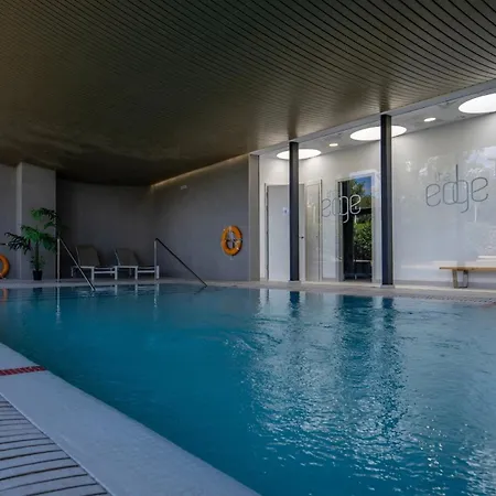 Modern 3-bedroom Luxury With Panoramic Sea Views The Edge, Lejlighed