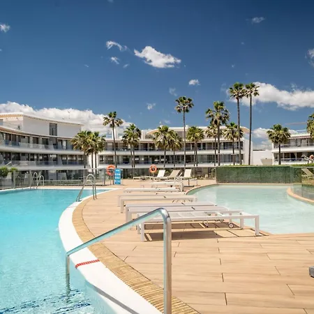 Modern 3-bedroom Luxury With Panoramic Sea Views The Edge, *