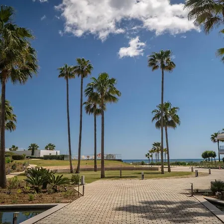 Modern 3-bedroom Luxury With Panoramic Sea Views The Edge,