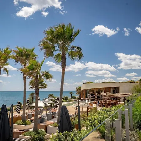 Modern 3-bedroom Luxury With Panoramic Sea Views The Edge,