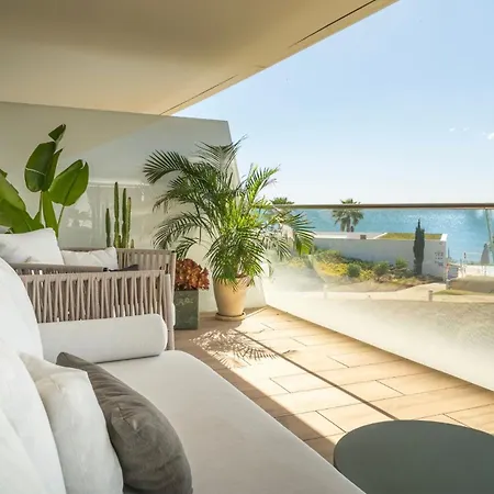 Modern 3-bedroom Luxury With Panoramic Sea Views The Edge, Lejlighed *