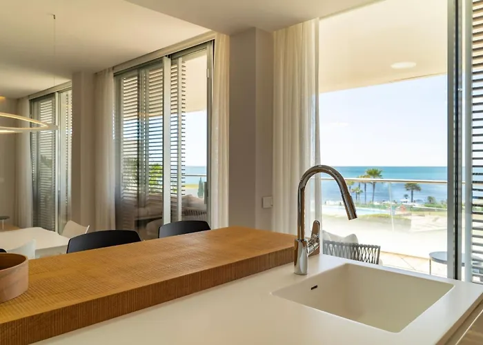 Modern 3-bedroom Luxury With Panoramic Sea Views The Edge, * 에스테포나